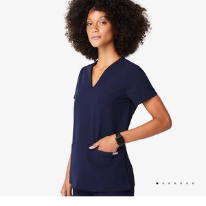 Figs casma three pocket scrub top
